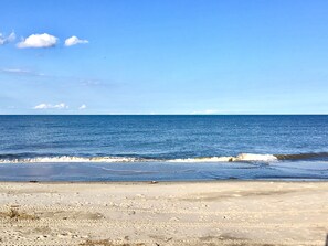 On the beach - Beautiful Beachfront Retreat on Broadkill Beach. Perfect for couples & families. (Milton)