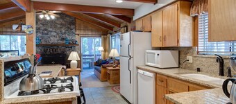 (23B) Robin's Nest at The Redwoods In Yosemite