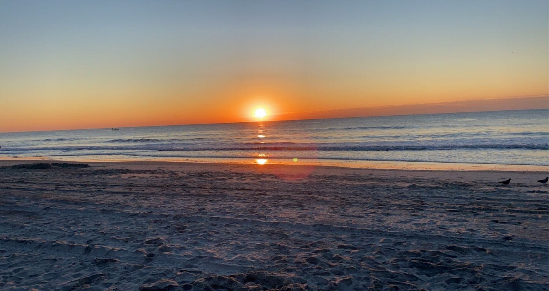 Your Happy Place! Updated 3 BR House private pool walk to beach linens included