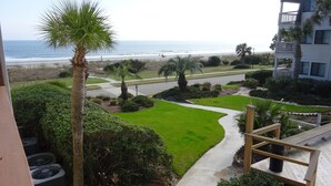A residential area with a view of the beach, a paved pathway, and a lawn. - Flop On In: Bring your flipflops and enjoy the best of Myrtle Beach (Myrtle Beach)