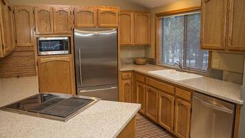 冰箱、微波炉、烤箱、炉灶