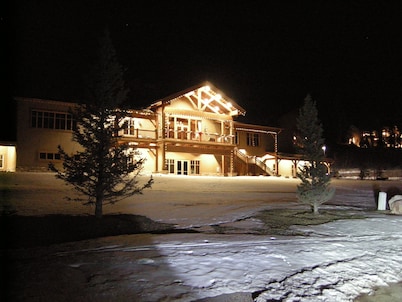 Mountain Cabin, 4 Bedrooms, 2 Baths, Near Golf Course & 5 Minutes To Ski Area