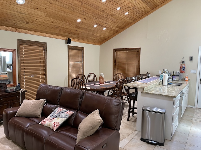 Mountain Cabin, 4 Bedrooms, 2 Baths, Near Golf Course & 5 Minutes To Ski Area - New Mexico