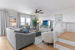 Smart TV, DVD player, books, stereo