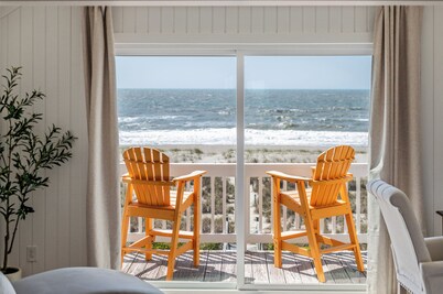 Luxury Oceanfront Retreat: Concierge Beach Tent Service, Heated Pool & Hot Tub