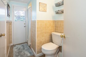 Shower, hair dryer, towels - Gorgeous Unobstructed Gulf views & path in Laguna Beach on quiet West End of PCB (Panama City Beach)