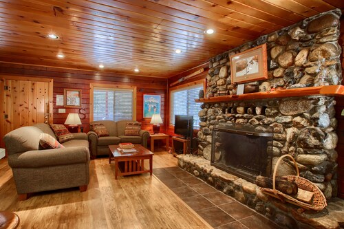 (70) Simmons Den at The Redwoods In Yosemite