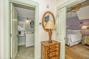 4 bedrooms, iron/ironing board, WiFi