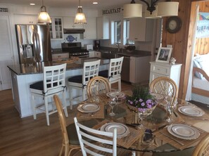 Dining - Charming Beachfront Townhome-Screen Porch-Sundeck-Beach and 4 Parking Spots! (Dewey Beach)