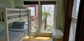 5 bedrooms, iron/ironing board, WiFi, bed sheets - Kemah Seaside Retreat: Last minute deal! Call or text for rates 713-425-9109. (Kemah)