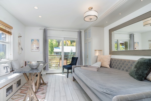 The perfect place to curl up after a long day. Or watch skiers from the deck.