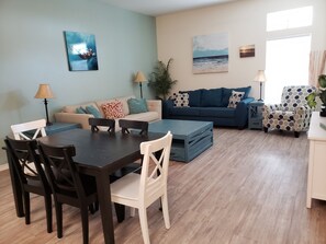 TV, DVD player - "Sand Angel" is Poolside and Across the Street From the Beach! (Corpus Christi)