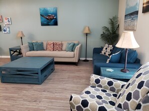 TV, DVD player - "Sand Angel" is Poolside and Across the Street From the Beach! (Corpus Christi)