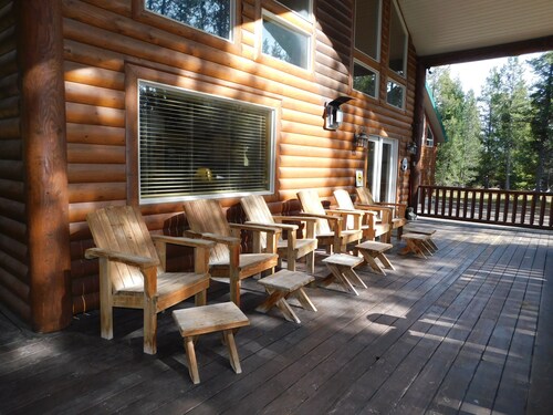 NAPP - Secluded in the Pines - This is a family Reunion Paradise!