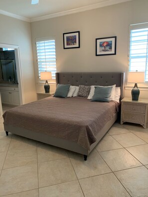 4 bedrooms, iron/ironing board, travel crib, free WiFi - 4BR/4BA, gulf View, private pool, 75 yd to beach, pool table, 10 beds, sleeps 18 (Gulf Breeze)