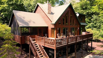 Loon Lodge - 5 Bedrooms, 3 1/2 Baths,  2 Full Kitchens, screened in porch & deck