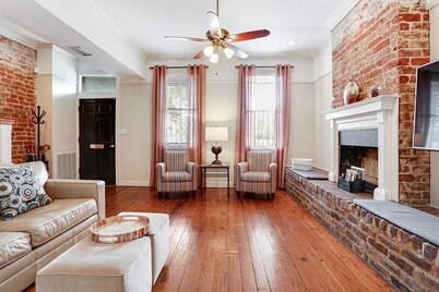 Savannah Historic District Row House + Sun Room!
