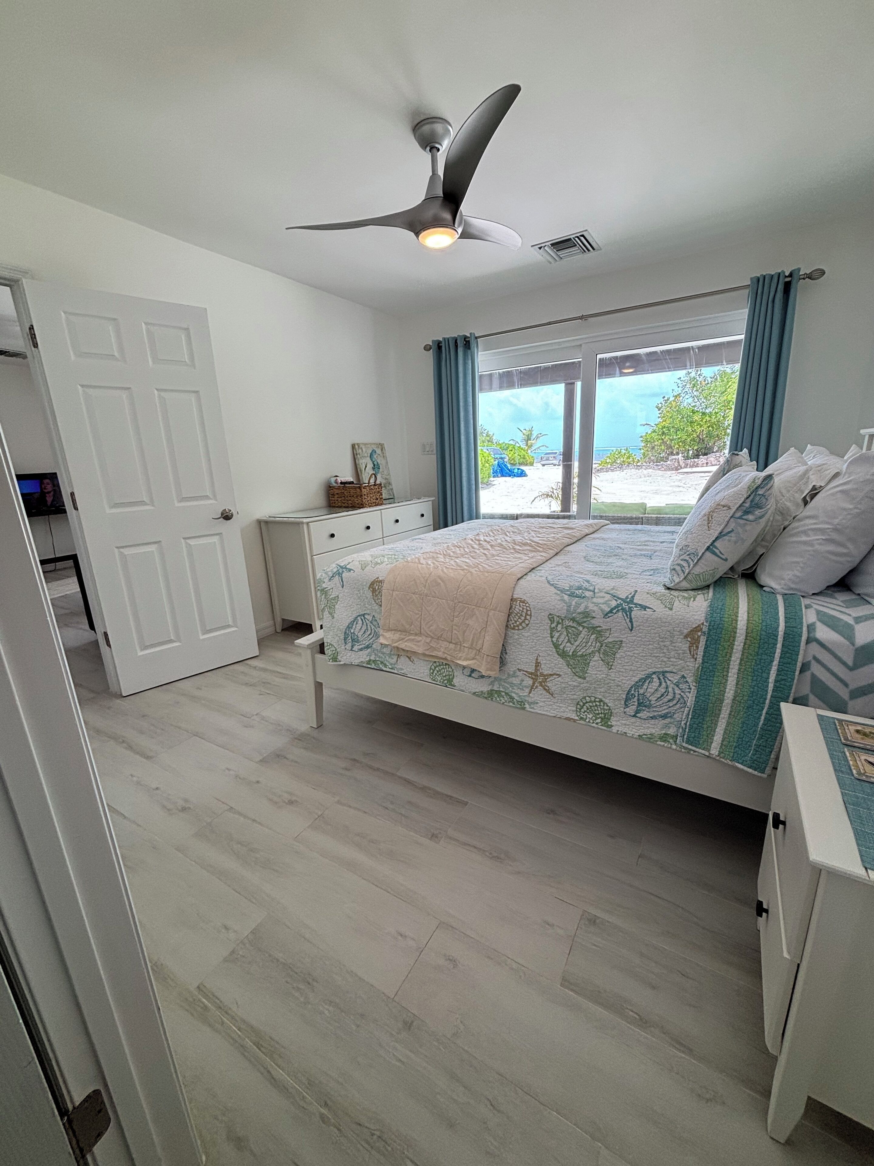 1 dormitorio, tabla de planchar con plancha, cuna de viaje y wifi gratis