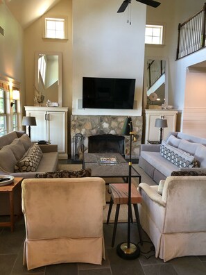 Smart TV, fireplace, DVD player, books