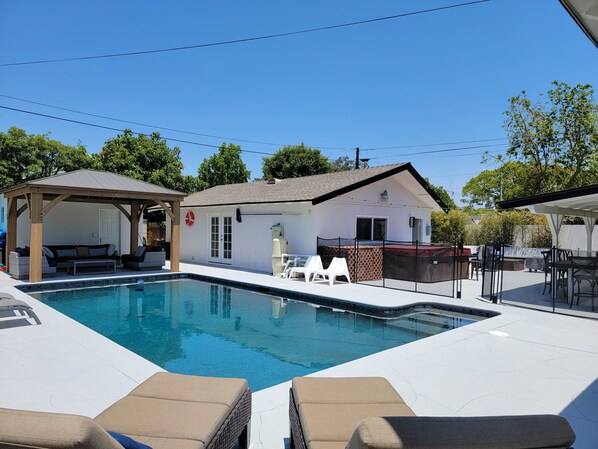 Outdoor pool, a heated pool - Large Resort House - Peloton, BBQ island, Firepit, Pool, Spa! (Anaheim)
