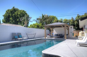 Piscine extérieure, piscine chauffée