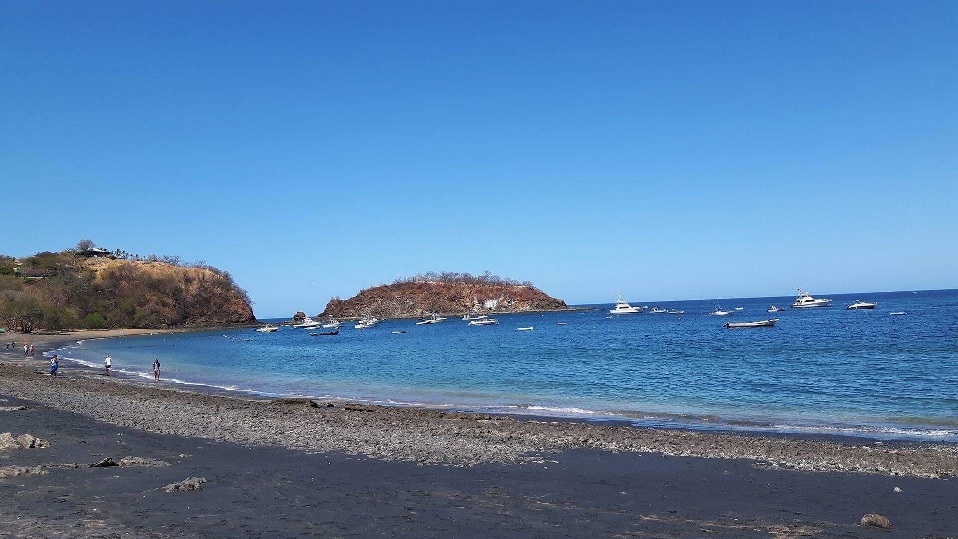 Plage, chaises longues, serviettes de plage