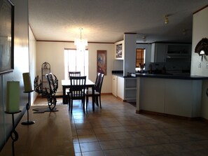 Dining - Falcon Lake-The Ultimate Fishing Cabin (Zapata)