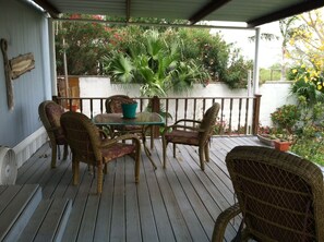 Outdoor dining - Falcon Lake-The Ultimate Fishing Cabin (Zapata)