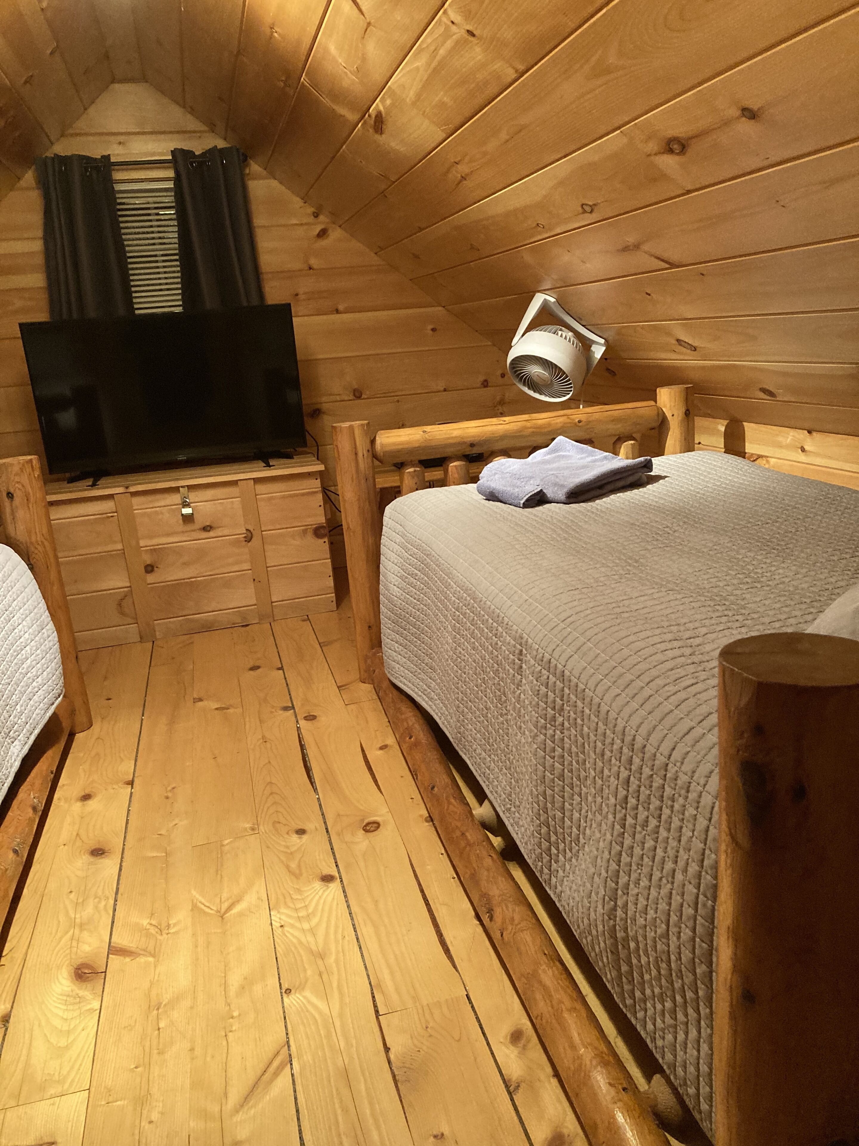 2 bedrooms, bed sheets