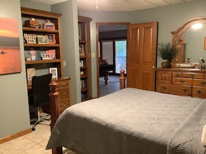 3 bedrooms, desk, iron/ironing board, free WiFi