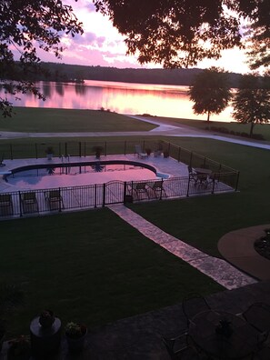 Outdoor dining - Outdoor family time on the patio, at the pool-pool house, or on the boat dock! (Lexington)