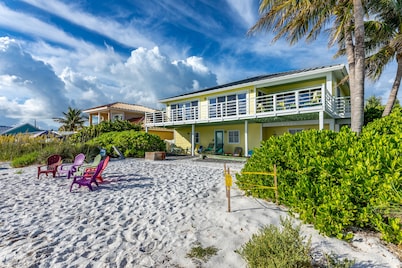 SEPT,-OCT. SPECIALS, BEACHFRONT, PRIVATE BEACH ON THE WATERFRONT, Bring your dog