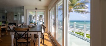 APRIL SPECIALS ,BEACHFRONT, PRIVATE BEACH ON THE WATERFRONT, Bring your dog,