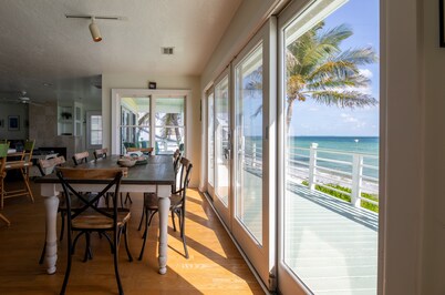 APRIL SPECIALS ,BEACHFRONT, PRIVATE BEACH ON THE WATERFRONT, Bring your dog,