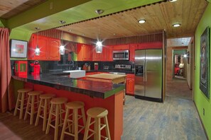 Fridge, microwave, oven, stovetop - Luxury Family Cabin - Sleeps 33 - Tree Top Theater/Game Room/Golf Course/Dogs OK (Pinetop)