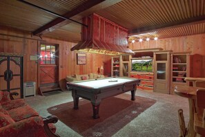 Games room - Luxury Family Cabin - Sleeps 33 - Tree Top Theater/Game Room/Golf Course/Dogs OK (Pinetop)