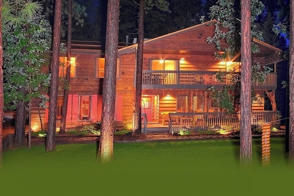 KOBEY'S SKI LODGE AND GOLF RETREAT IS A ONE OF A KIND CABIN-CLOSE TO EVERYTHING!