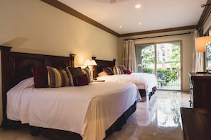 3 bedrooms, iron/ironing board, WiFi, bed sheets - OCEAN FRONT RESORT--Ground floor Villa-Steps to Ocean/Pool<br>2 or 3 bedroom #1103 (El Medano, Cabo San Lucas)