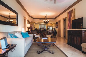 Smart TV - OCEAN FRONT RESORT--Ground floor Villa-Steps to Ocean/Pool<br>2 or 3 bedroom #1103 (El Medano, Cabo San Lucas)