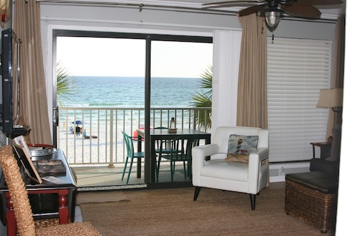 Walk Right in Your BeachFront Condo-FreWIFI directly on Beach B9NauticalWatch