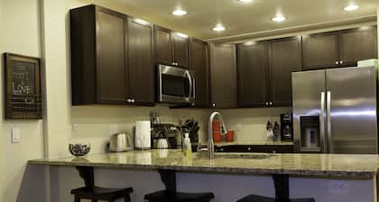 Giant Steps Ski In Ski Out - Remodeled - Sleeps 8
