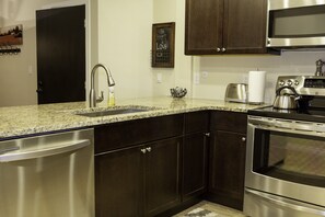 Fridge, microwave, oven, stovetop - Giant Steps Ski In Ski Out - Remodeled - Sleeps 8 (Brian Head)