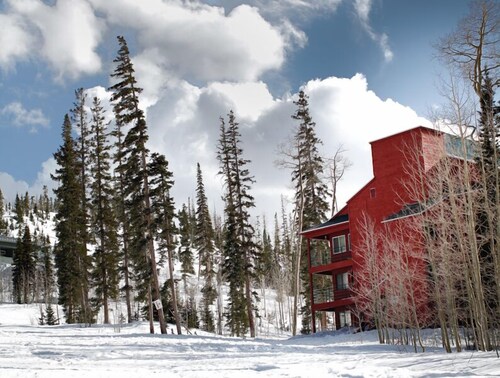 Giant Steps Ski In Ski Out - Remodeled - Sleeps 8