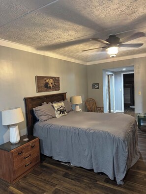 3 bedrooms, WiFi, bed sheets, wheelchair access