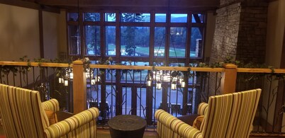 5AC View Cabin near Suncadia  good Internet & Cell - Private Forest Area-