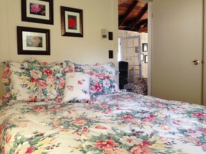 2 bedrooms, iron/ironing board, free WiFi