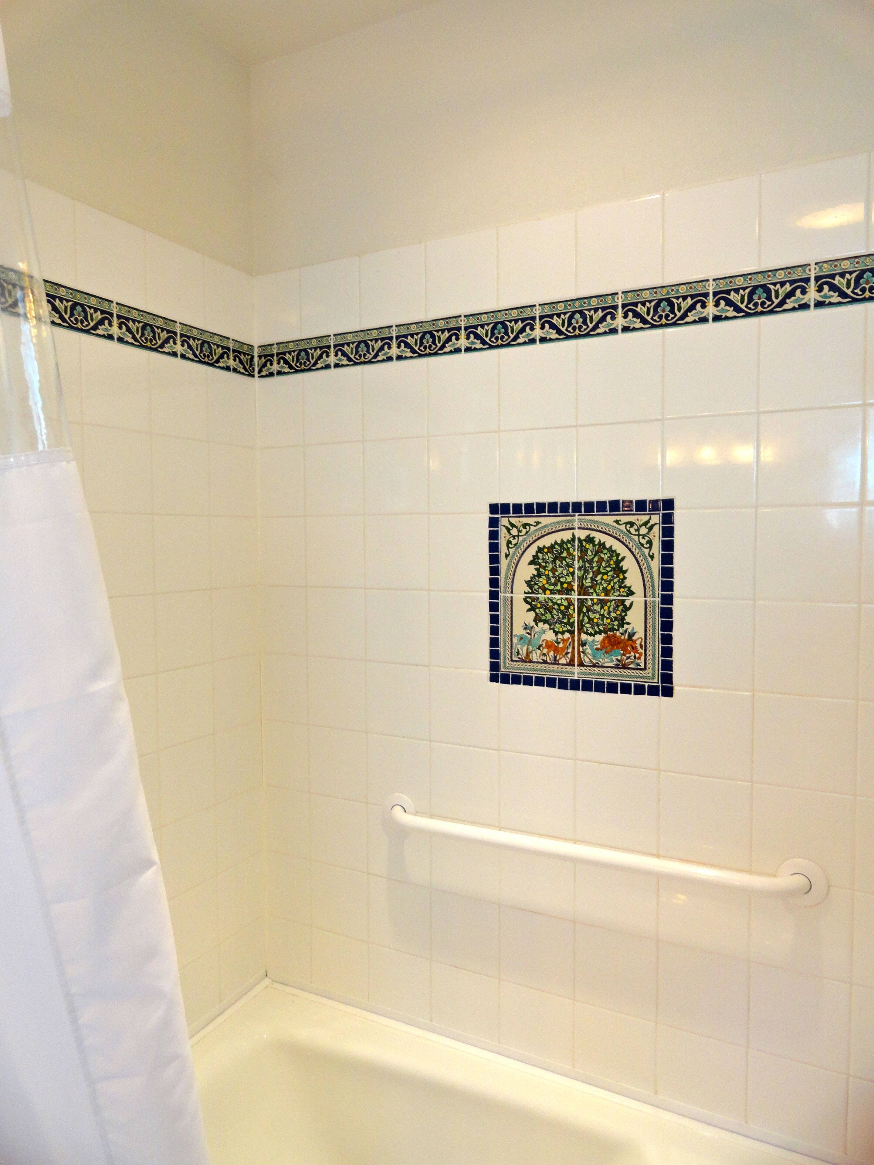 Combined shower/bathtub, hair dryer, towels, soap