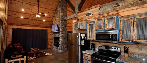 Refrigerador, microondas, horno y parrilla de estufa