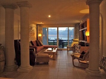 Stunningly modern with Latin decorative accents
