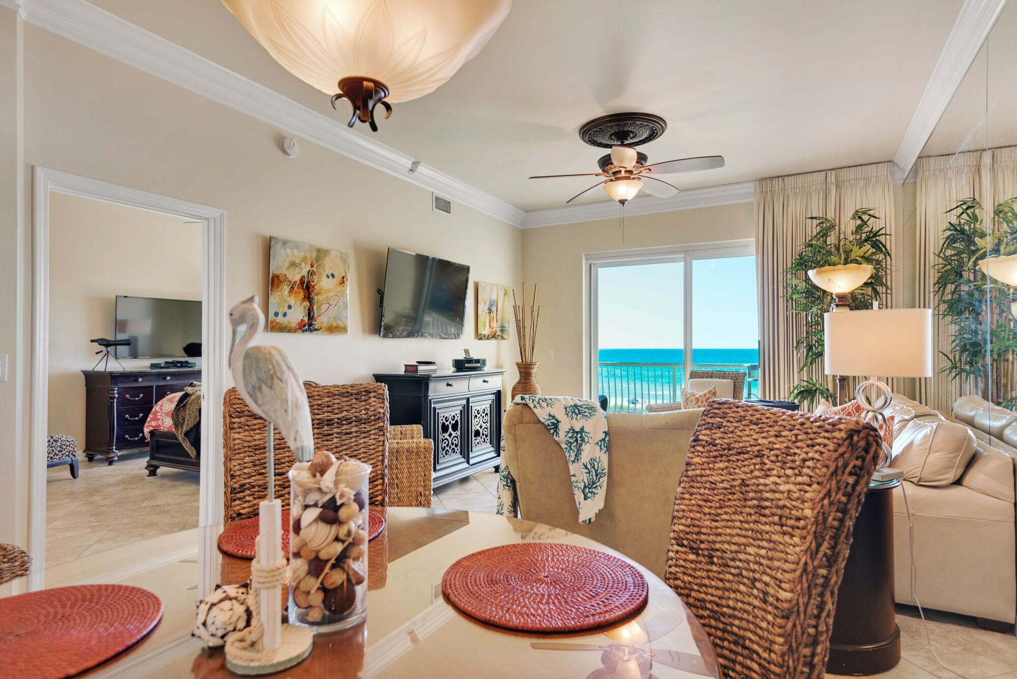 Smart-TV, videospill, DVD-spiller og filmbibliotek